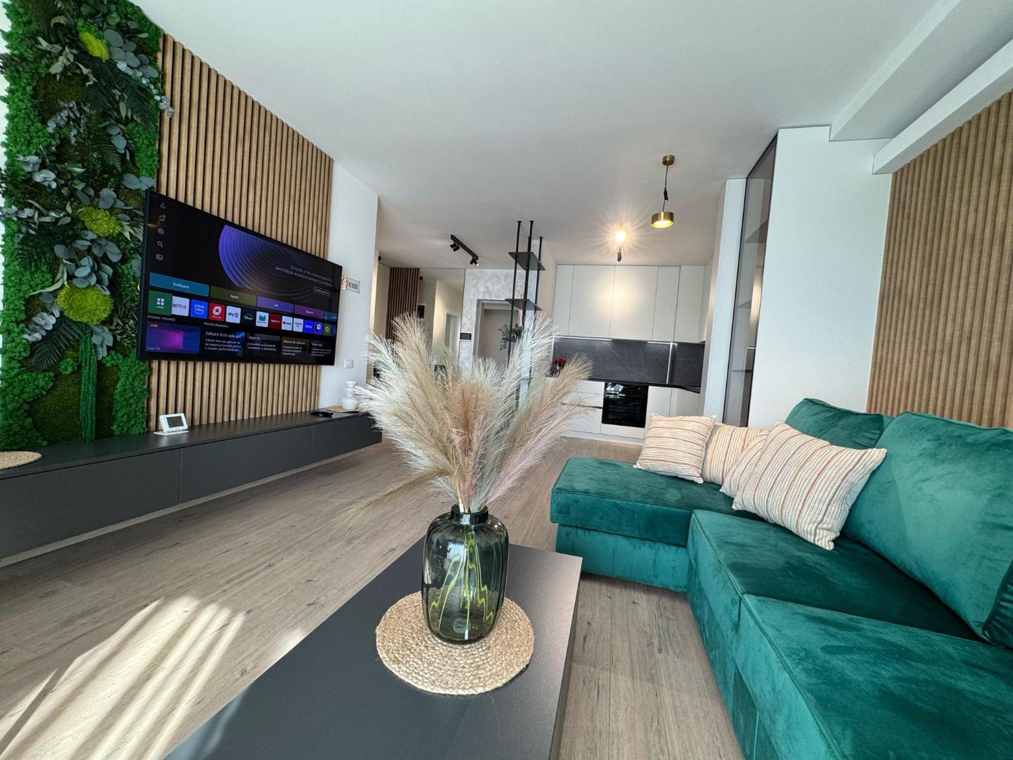 Luxury Apartments Avanera With 1&2 Bedroom With Parking Suceava Exterior foto