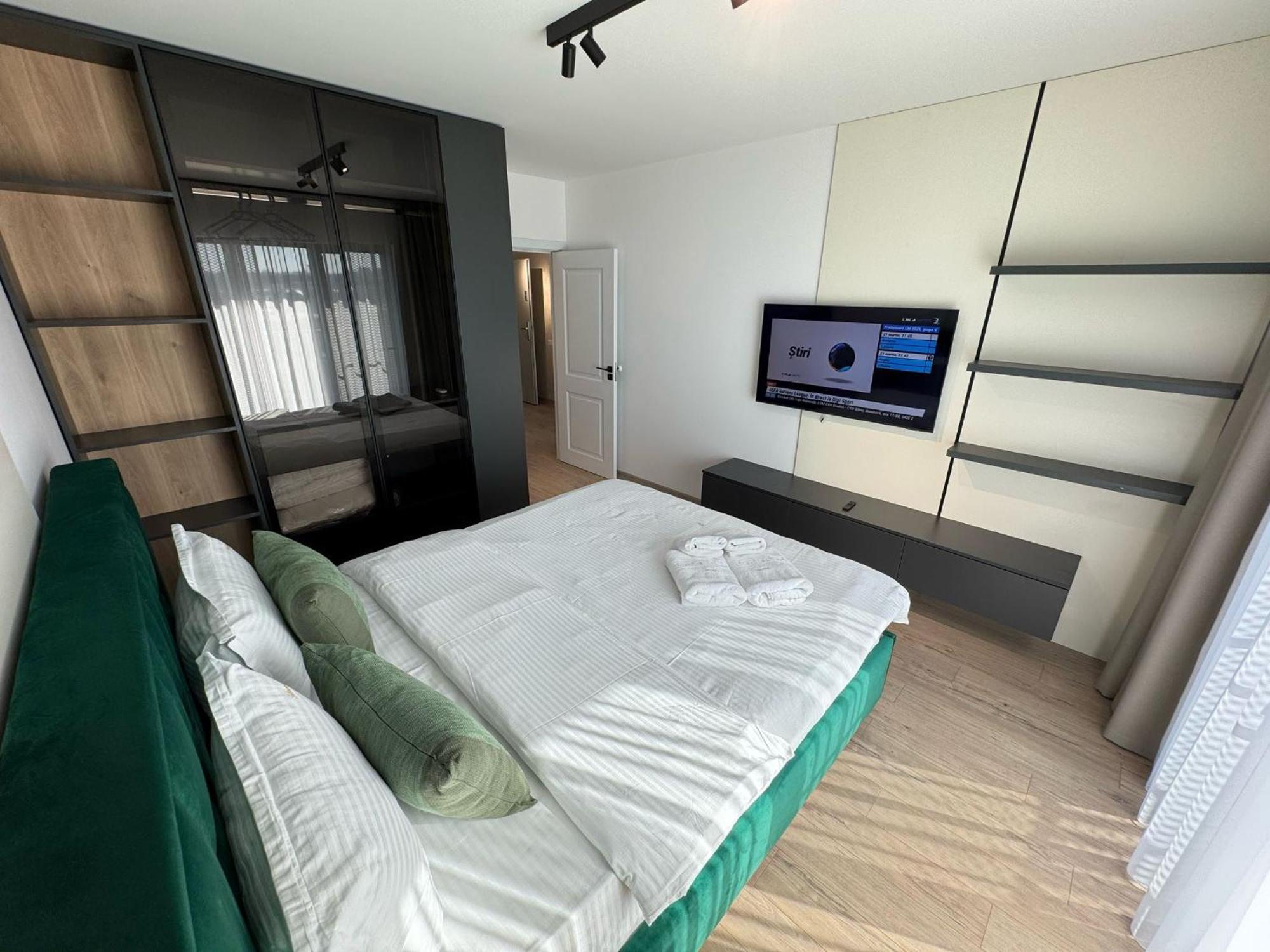 Luxury Apartments Avanera With 1&2 Bedroom With Parking Suceava Exterior foto